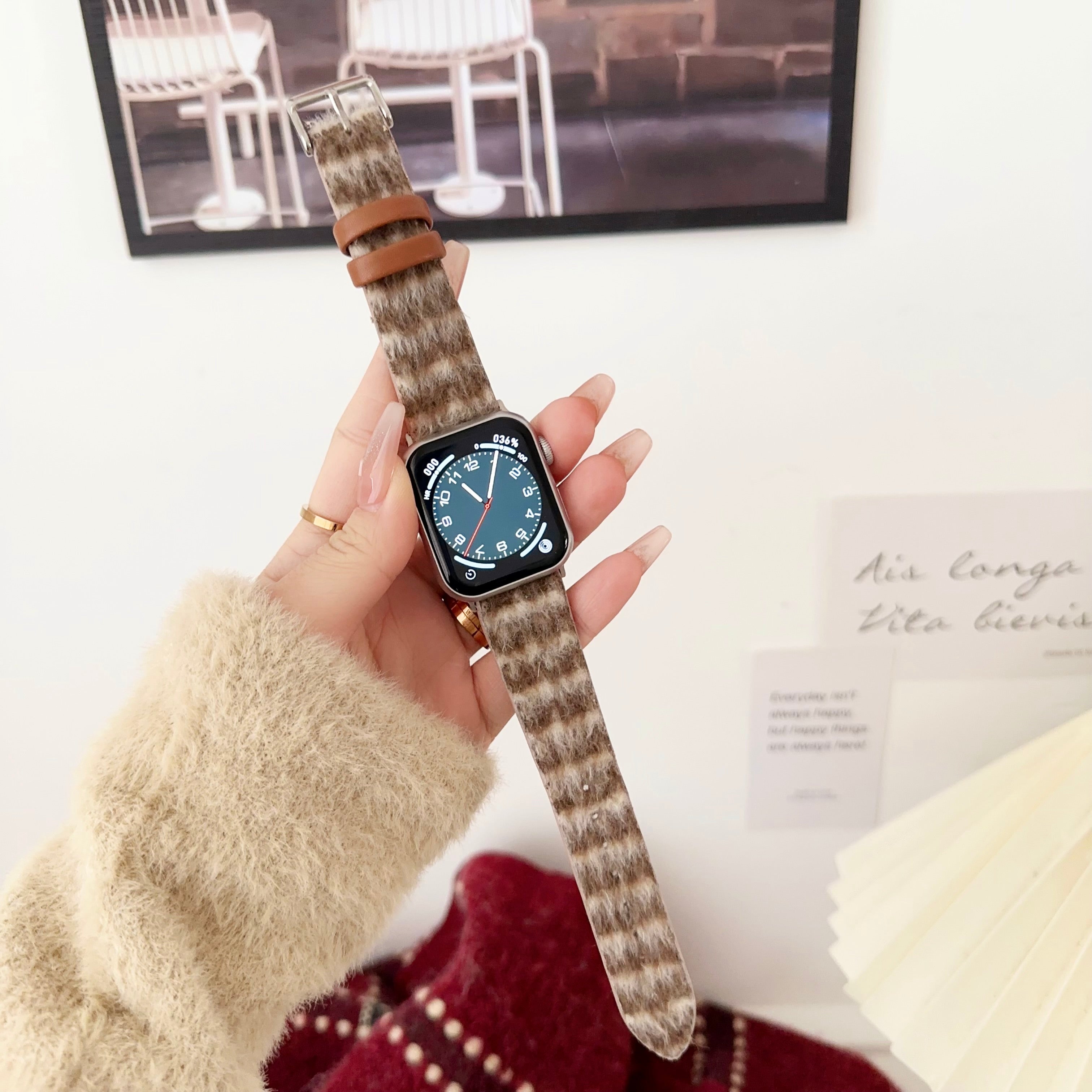 For Apple Watch Ultra 2 Ultra 49mm / Series 9 8 7 45mm / 6 5 4 SE (2023) SE (2022) SE 44mm / 3 2 1 42mm Watchband Plush Wrist Strap - Khaki+Brown For Apple Watch Ultra 2 Ultra 49mm / Series 9 8 7 45mm / 6 5 4 SE (2023) SE (2022) SE 44mm / 3 2 1 42mm Watchband Plush Wrist Strap - Khaki+Brown